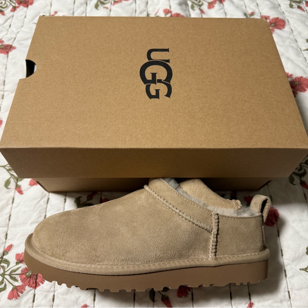 NWT Ugg Classic Micro Boot